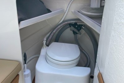 LS 7.50 toilet.jpg 
